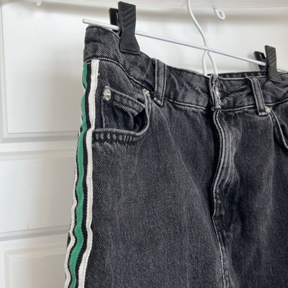 Topshop - black jean skirt with green stripes - Picture 2 of 10